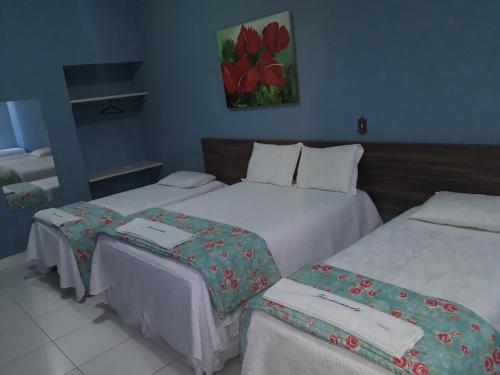 3 twin beds