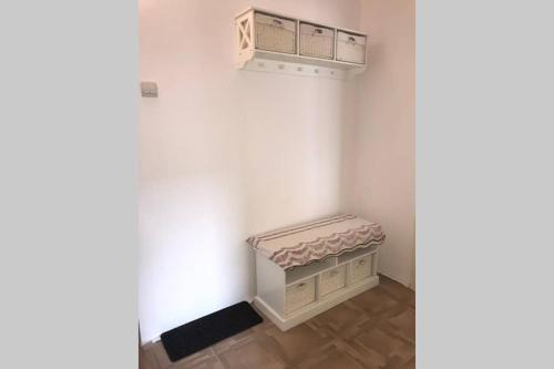 Bright 2 Room Apt with Free Parking