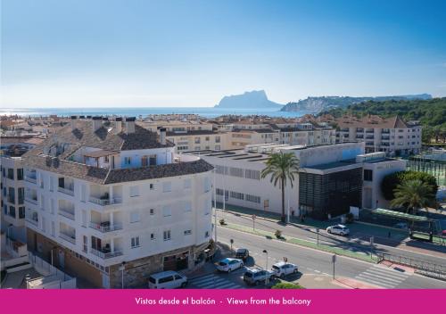 2 bedrooms apartment in Moraira center with community pool - image 3