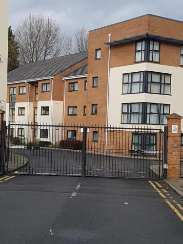Lynn's Liverpool Apartment near Istanbul Barbecue & Bistro Woolton