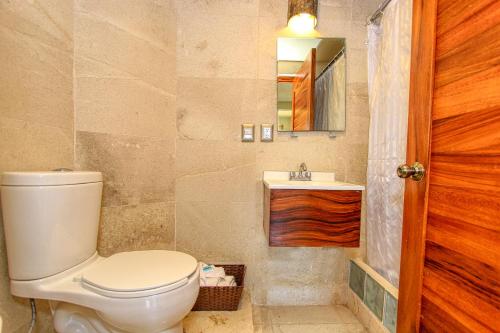 Deluxe Double Room with Two Double Beds image 9