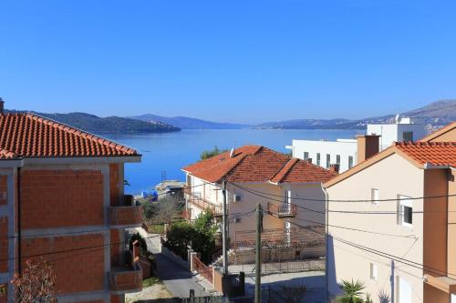Apartments by the sea Okrug Gornji Ciovo - 1073 - image 8