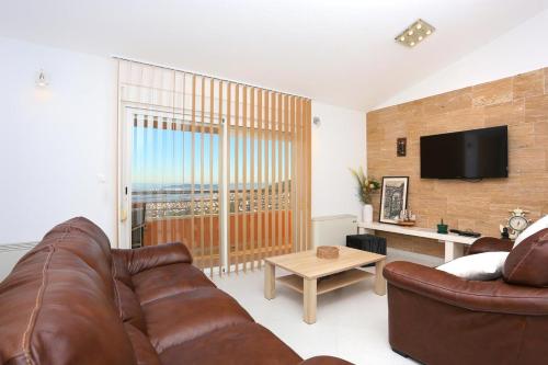 Family friendly apartments with a swimming pool Klis Split - 17986