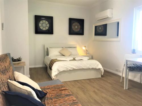 One-Bedroom Apartment image 10