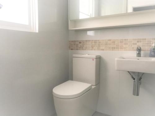 One-Bedroom Apartment image 9