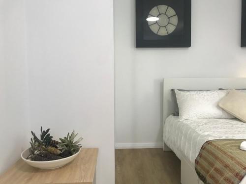 One-Bedroom Apartment image 4