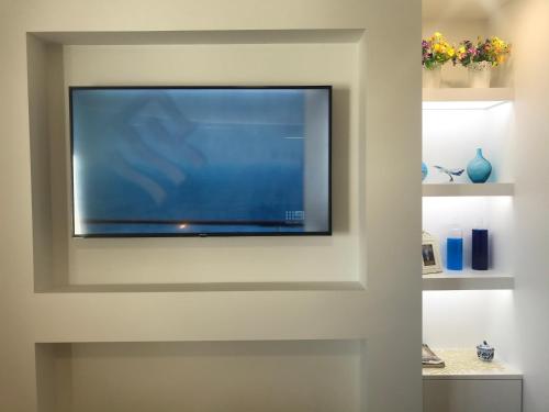 One-Bedroom Apartment image 3