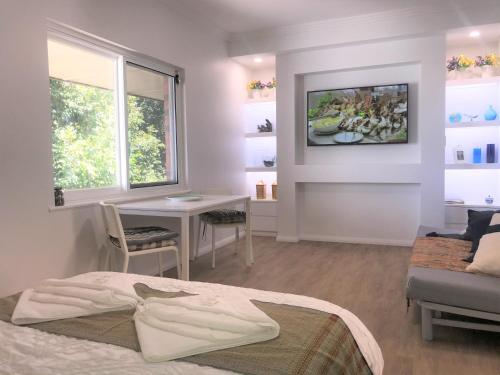 One-Bedroom Apartment image 2