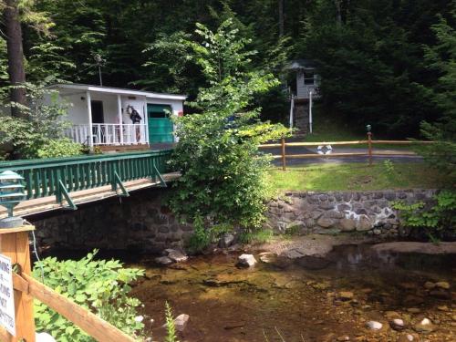 Brookside Motel & Cabins - image 7