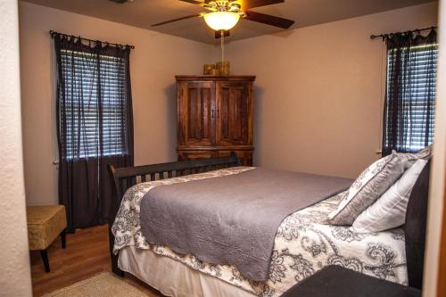 56188 Austin Road Home - image 8