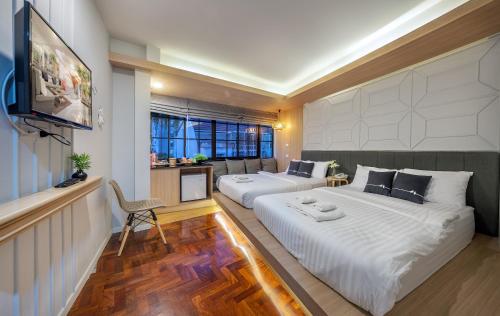 room detail thumbnail 1