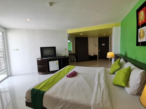 Twin Hotel – Ko Phuket, WY
