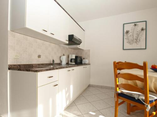 One-Bedroom Apartment image 10