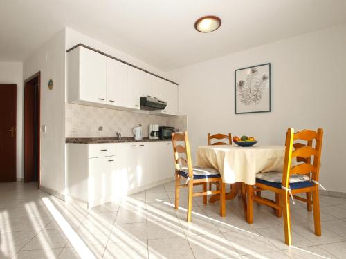 One-Bedroom Apartment image 8