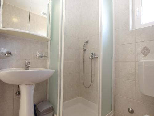 One-Bedroom Apartment image 6