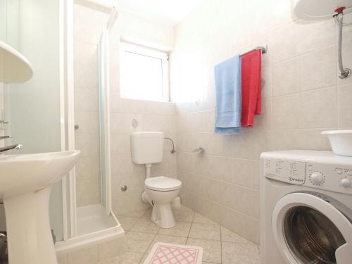 One-Bedroom Apartment image 4