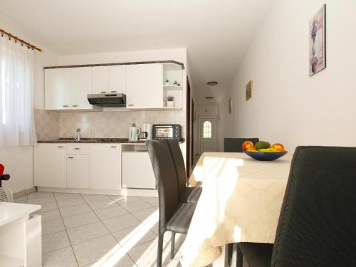 One-Bedroom Apartment image 10