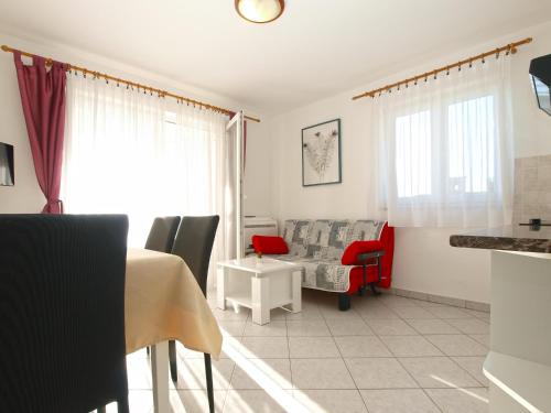 One-Bedroom Apartment image 9