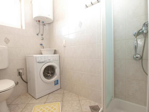 One-Bedroom Apartment image 8