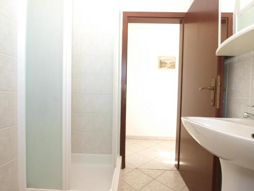 One-Bedroom Apartment image 7
