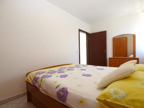 One-Bedroom Apartment image 3