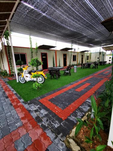 Garden, TT Dorf Hotel (Matang) in Simpang