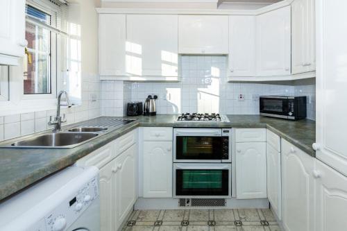 Churchill Way Suite - image 3