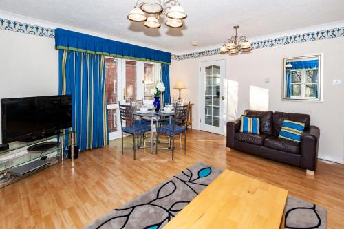 Churchill Way Suite - image 2