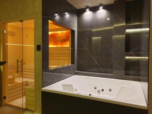 Luxury Spa Suite - image 7