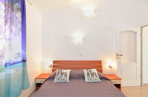 One-Bedroom Apartment image 10