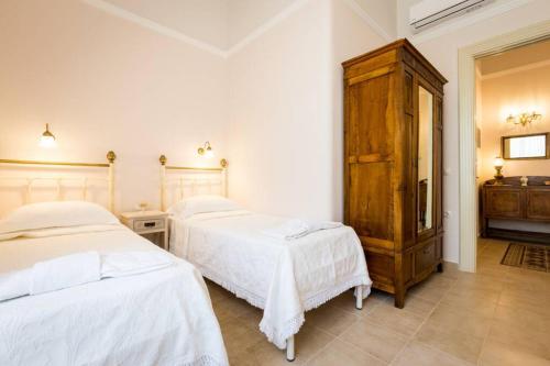 Neoclassical flat with 2 bedrooms in Piraeus Room Type - Two-Bedroom Apartment