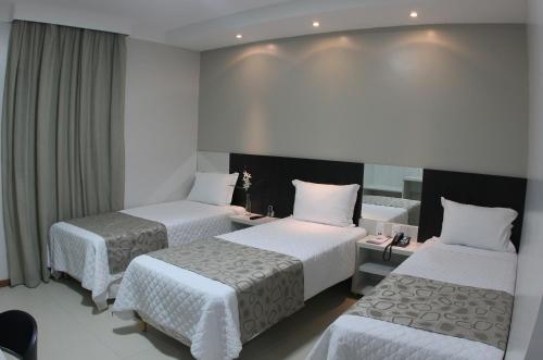 1 queen bed, 1 twin bed