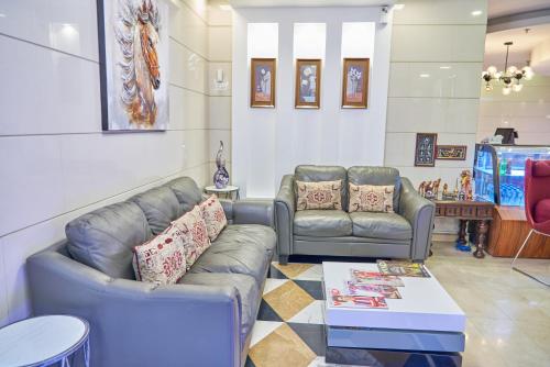 Grand Square Hotel - image 13