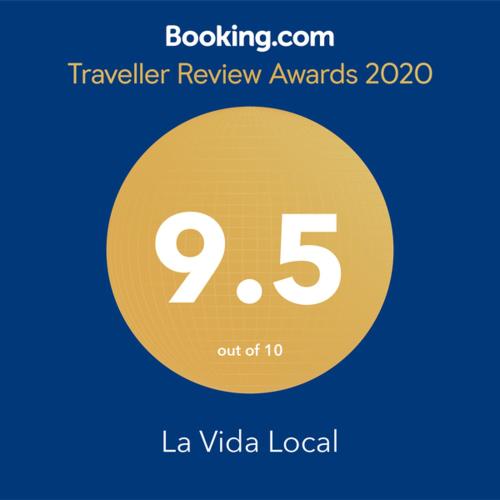 La Vida Local - close to Mambo Beach!