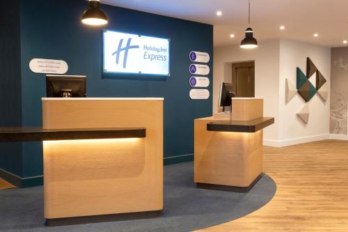 Holiday Inn Express Cheltenham Town Centre an IHG Hotel - image 5