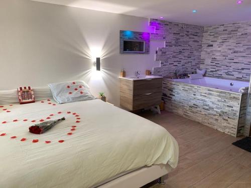Le Menhir Jacuzzi Lit 200x200