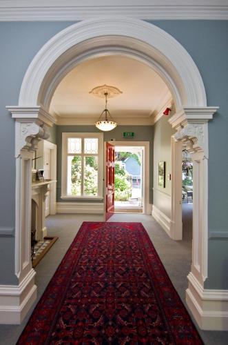 Előcsarnok, Orari and Orari Apartments near Hagley park