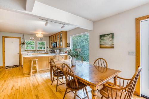 Seawoods Farmhouse - image 7