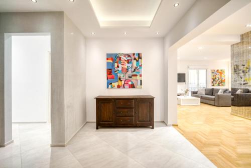 Stunning Central 180m2 4 Bedroom 3 Bathroom, Sleeps 10 Guests, Афины