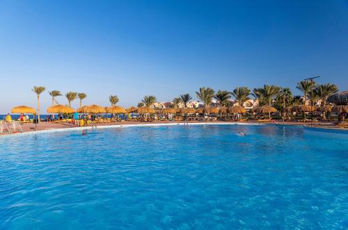 Bazen, The Three Corners Sea Beach Resort in Qesm Marsa Alam