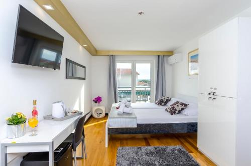 Facilities, All Saints Suites Bb Kastela in Kastela