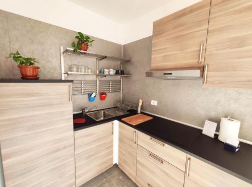 Küche, Tric Trac Hostel near Complesso Monumentale di Santa Chiara