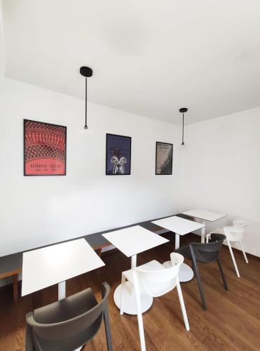 Einrichtungen, Tric Trac Hostel near Complesso Monumentale di Santa Chiara