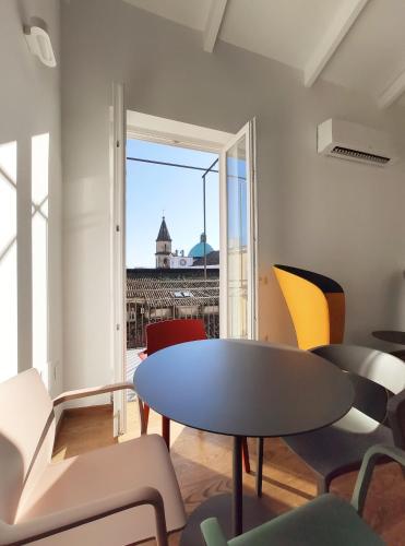 Sehenswürdigkeiten in der Nähe, Tric Trac Hostel near Complesso Monumentale di Santa Chiara