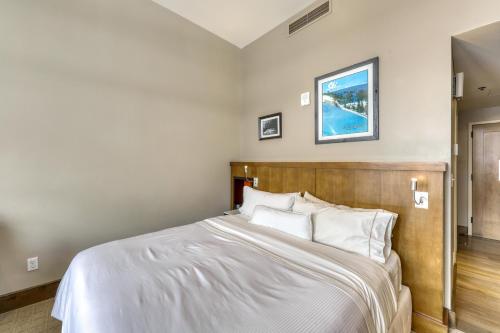 Riverfront Resort in Avon, USA