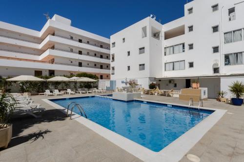 Apartamentos San Antonio Beach image