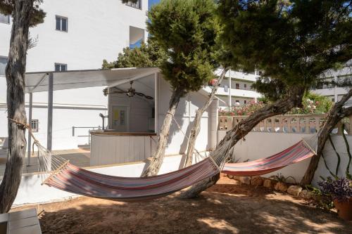 Apartamentos San Antonio Beach - image 8