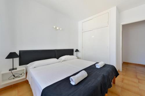 Apartamentos San Antonio Beach - image 7