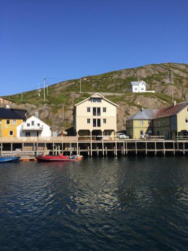 Hotelli välisilme, NyksundRom, Nyksund in Nyksund