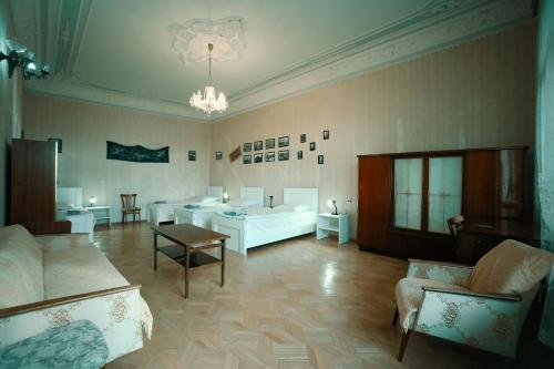 4 twin beds